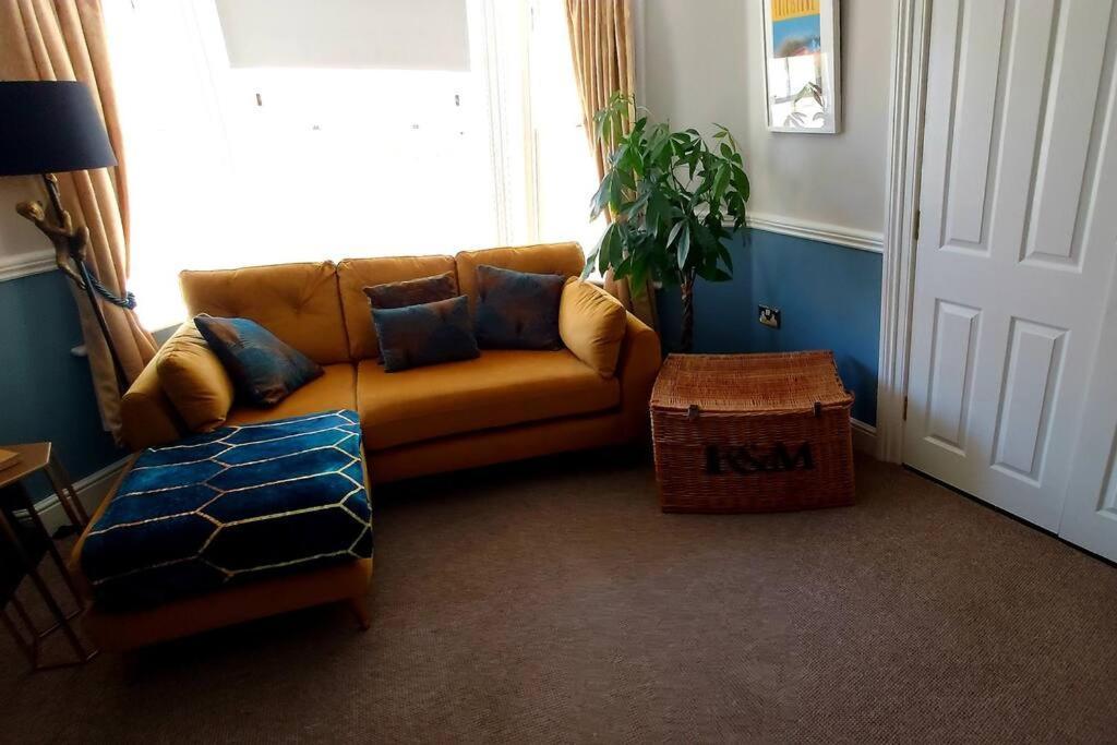 Beautifully Appointed, Period Seaside Apartment โฟล์กสตัน ภายนอก รูปภาพ