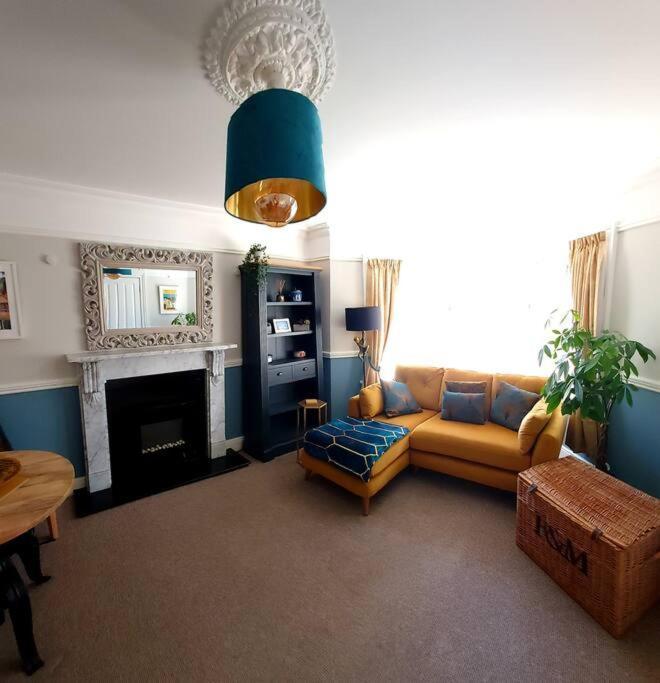 Beautifully Appointed, Period Seaside Apartment โฟล์กสตัน ภายนอก รูปภาพ
