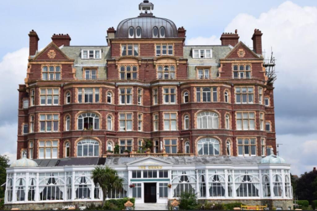 Beautifully Appointed, Period Seaside Apartment โฟล์กสตัน ภายนอก รูปภาพ
