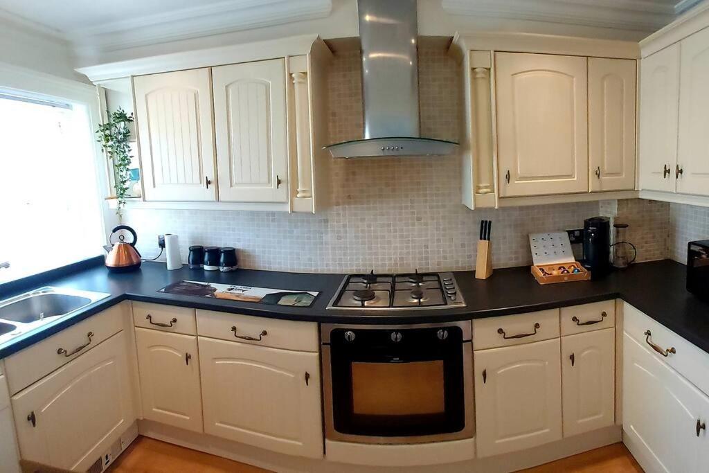 Beautifully Appointed, Period Seaside Apartment โฟล์กสตัน ภายนอก รูปภาพ