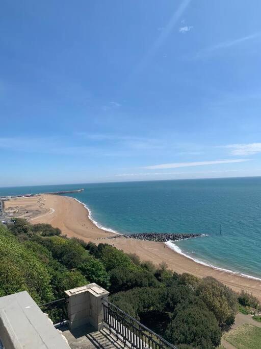 Beautifully Appointed, Period Seaside Apartment โฟล์กสตัน ภายนอก รูปภาพ