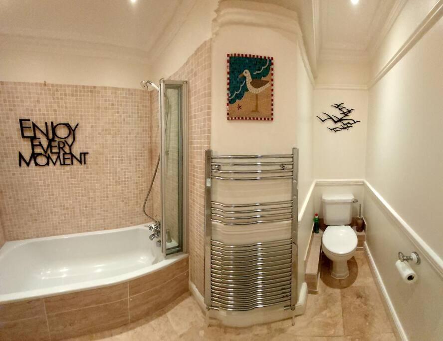 Beautifully Appointed, Period Seaside Apartment โฟล์กสตัน ภายนอก รูปภาพ