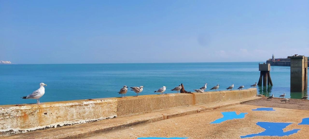 Beautifully Appointed, Period Seaside Apartment โฟล์กสตัน ภายนอก รูปภาพ